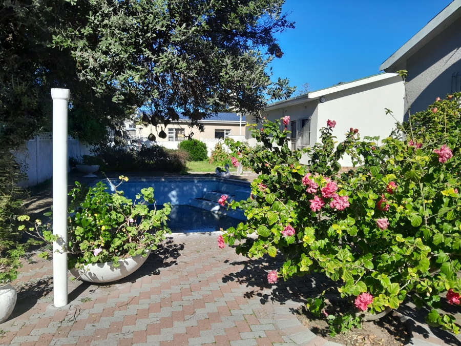 4 Bedroom Property for Sale in Gansbaai Central Western Cape